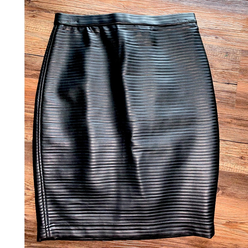 Tadashi vintage high waisted pencil skirt size 2 black faux leather